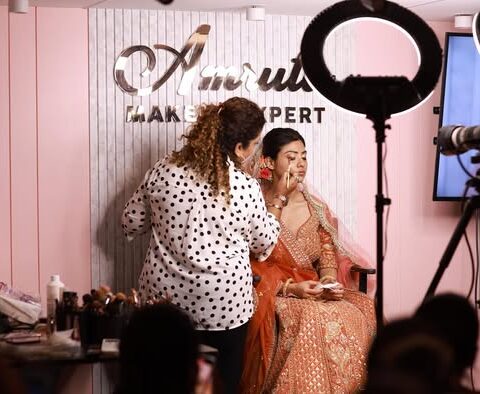 best-makeup-artist-near-jaslok-hospital.